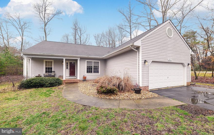 Meticulous Rambler in Wildewood on Half Acre!  3 Spacious Bedrooms (Office/Den can easily be used as 4th Bedroom) and 2 Full Baths; Hardwood Floors Through-Out; Freshly Painted; Upgraded Gourmet Kitchen Includes New Stainless Steel Appliances within the past 2 years, Dual Ovens, Backsplash, Granite Counters; Vaulted Ceiling in Huge Family Room; Separate Formal Dining Room with Picture Frame Molding; Recessed Lighting; Exterior is Pre-Wired for Surround Sound; Deck; HVAC Replaced within the Last 4 Years; Central Vacuum.  See it Today!  Close to Shopping, Schools, and Restaurants!  Minutes to PAX NAS!