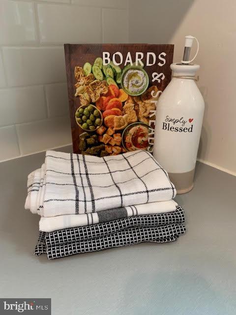 COMMONS OF ARLINGTON - Residential Lease