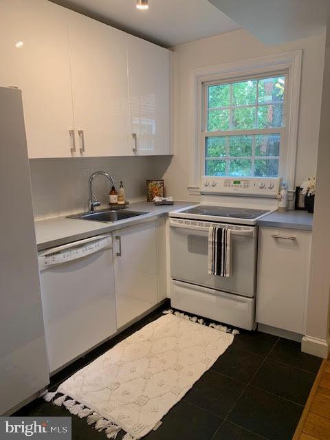 COMMONS OF ARLINGTON - Residential Lease