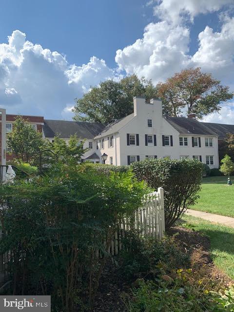 COMMONS OF ARLINGTON - Residential Lease