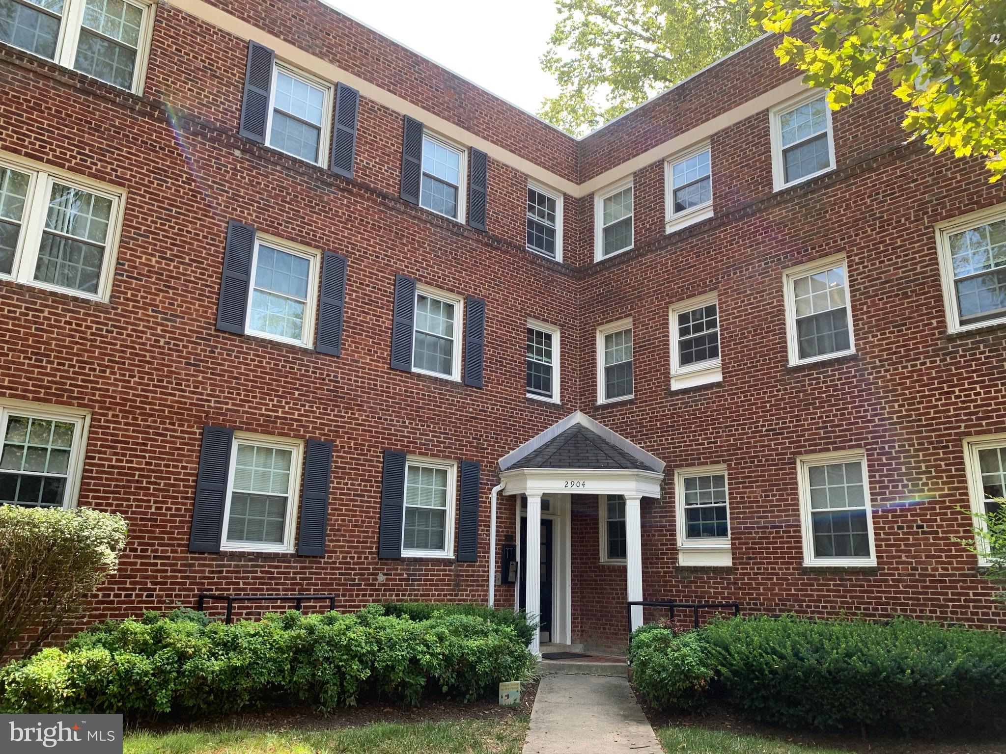 COMMONS OF ARLINGTON - Residential Lease