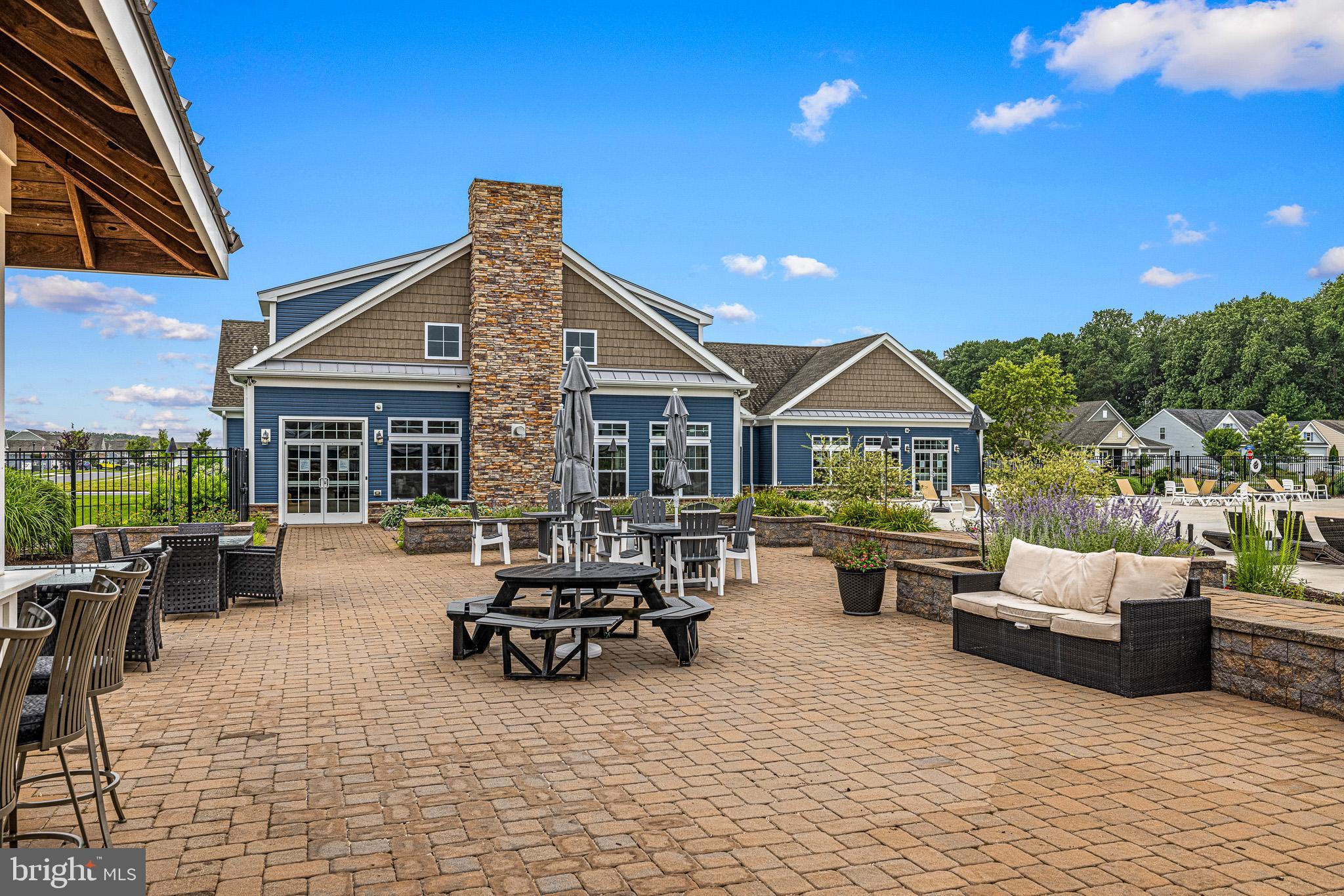 PELICAN POINT - Residential