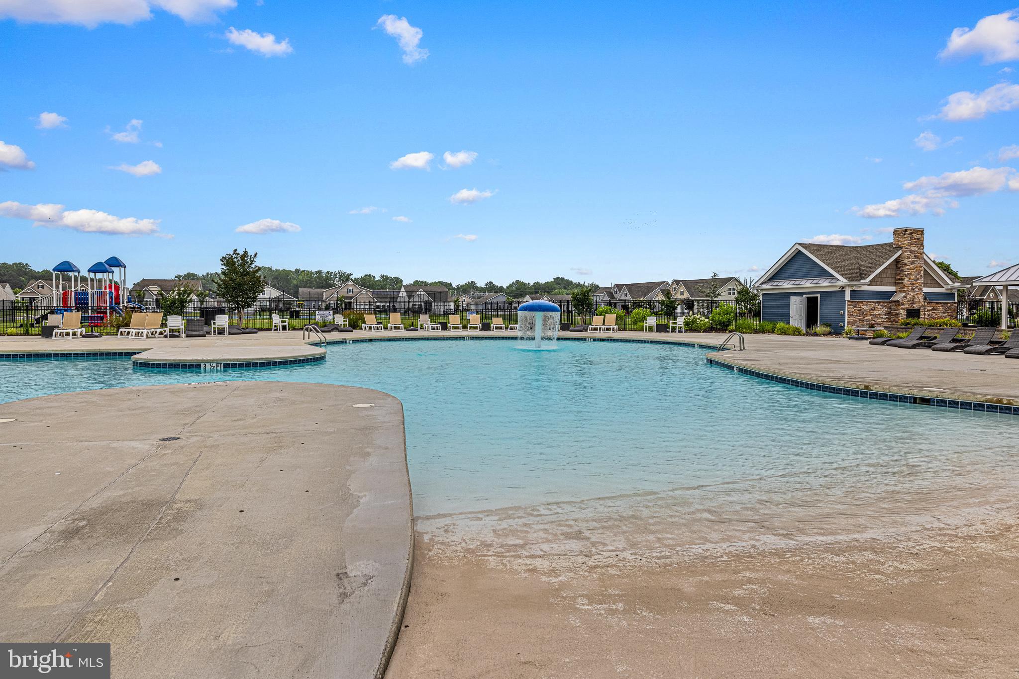 PELICAN POINT - Residential