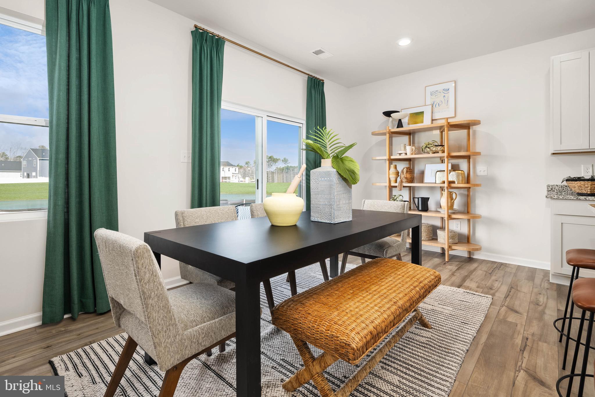 PELICAN POINT - Residential