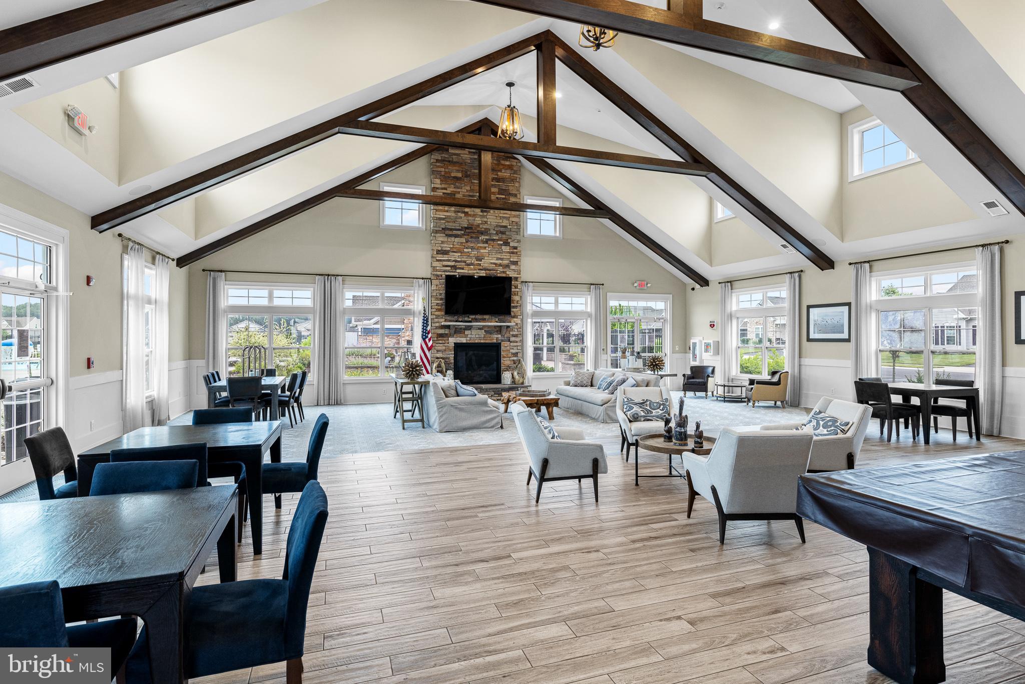 PELICAN POINT - Residential