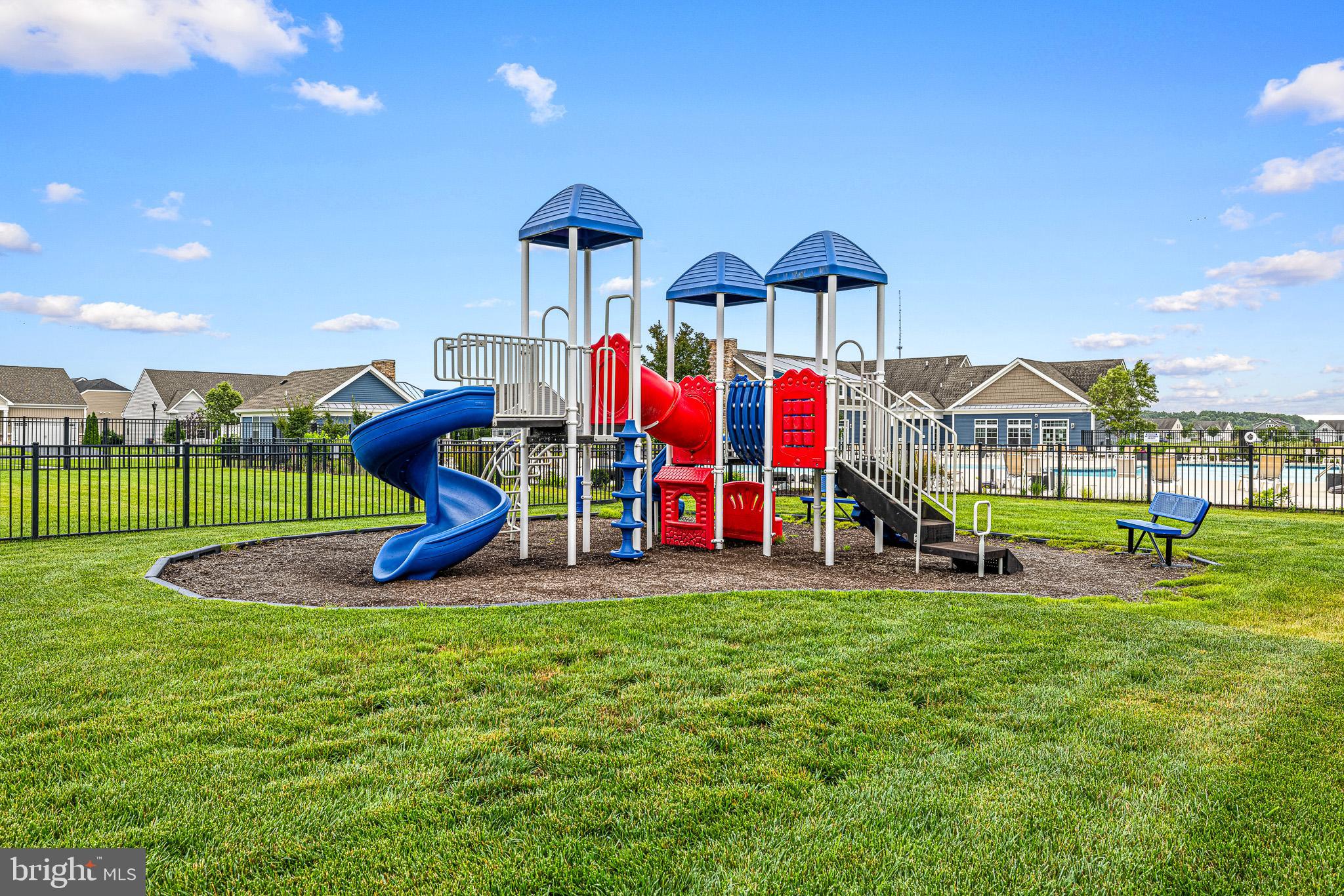 PELICAN POINT - Residential