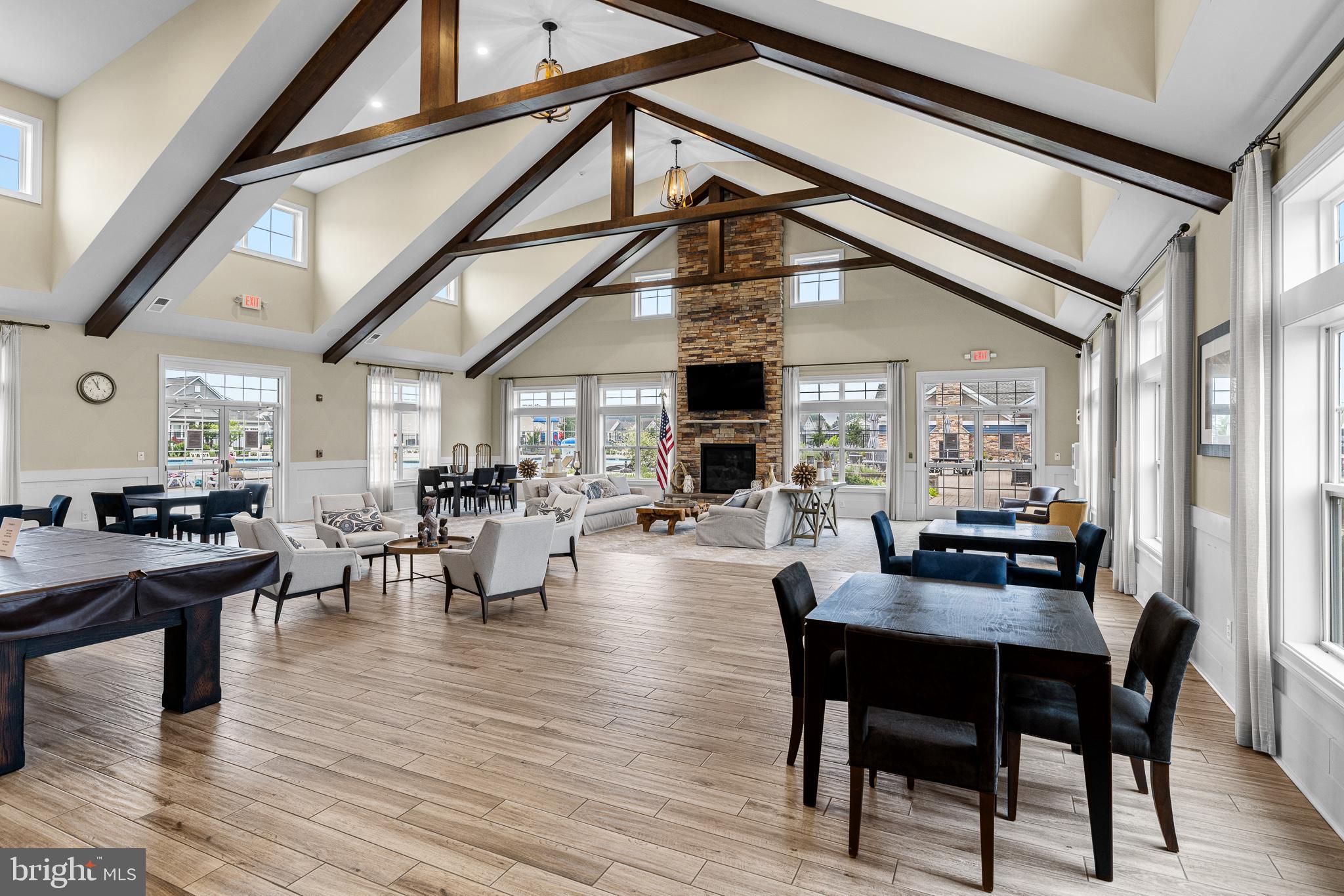 PELICAN POINT - Residential