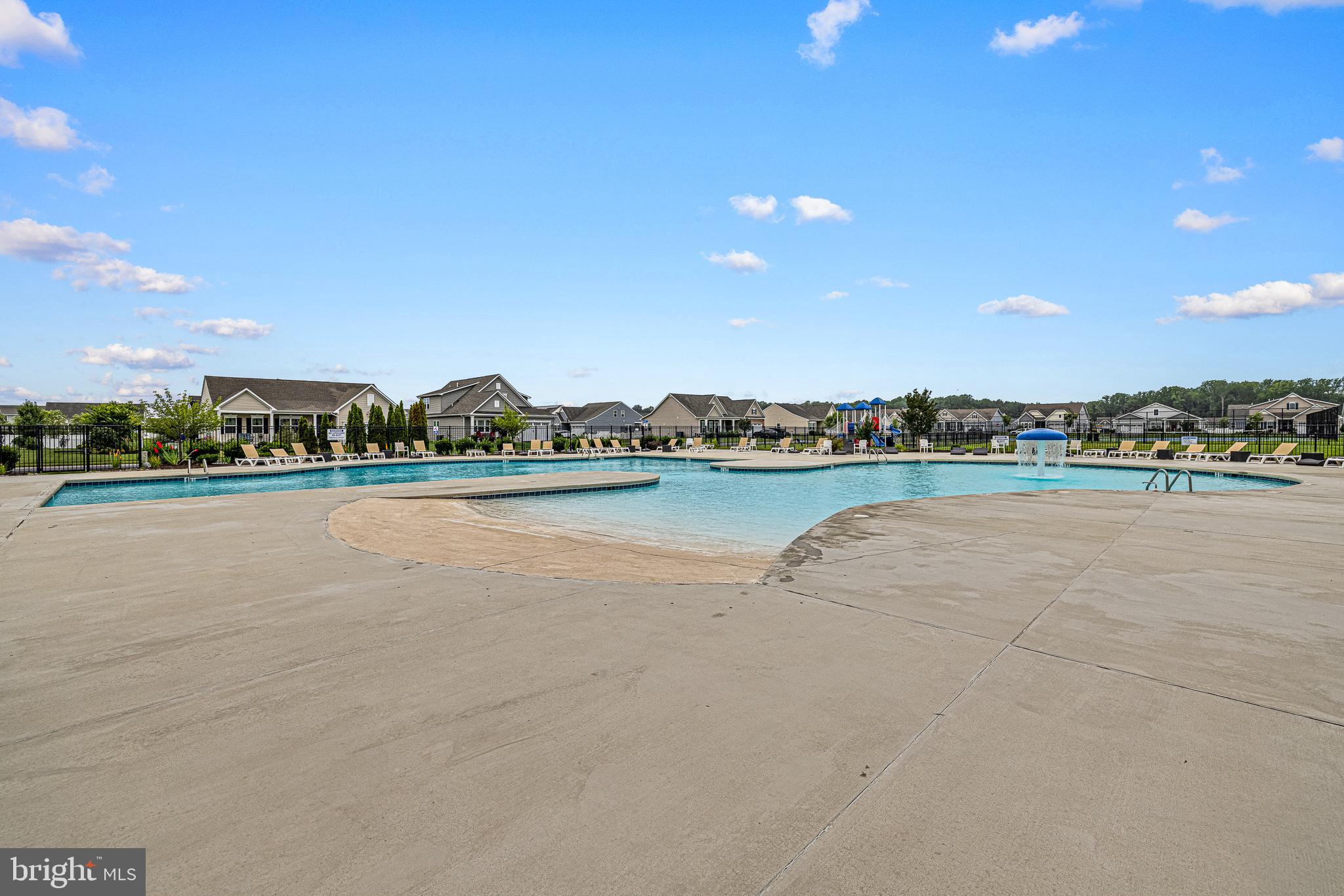 PELICAN POINT - Residential