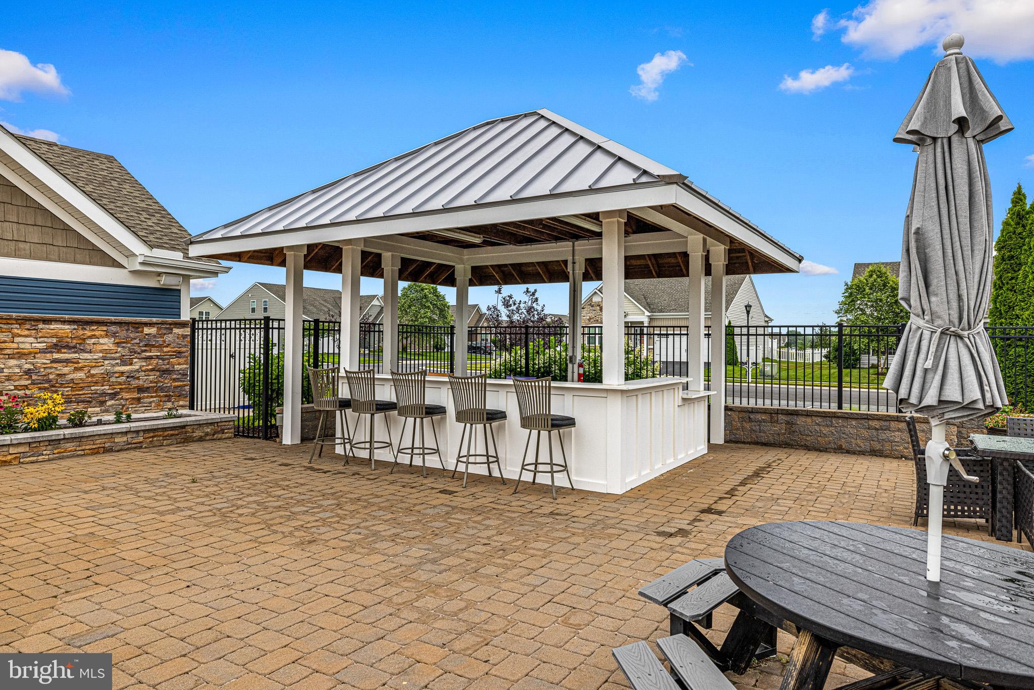 PELICAN POINT - Residential