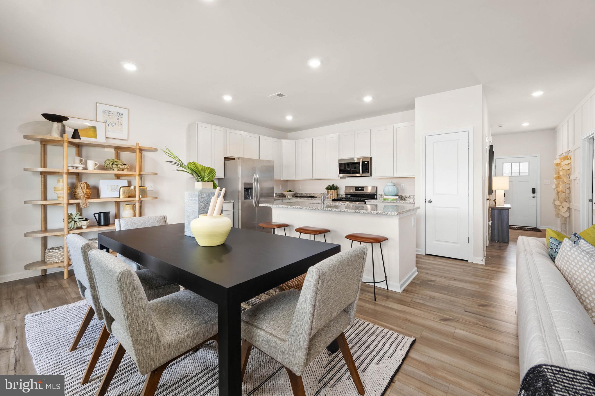 PELICAN POINT - Residential