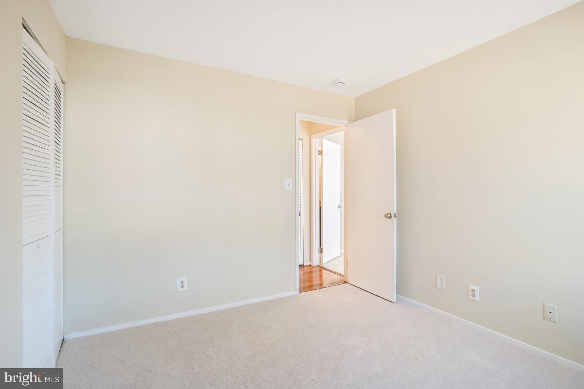 FARMINGDALE - Residential