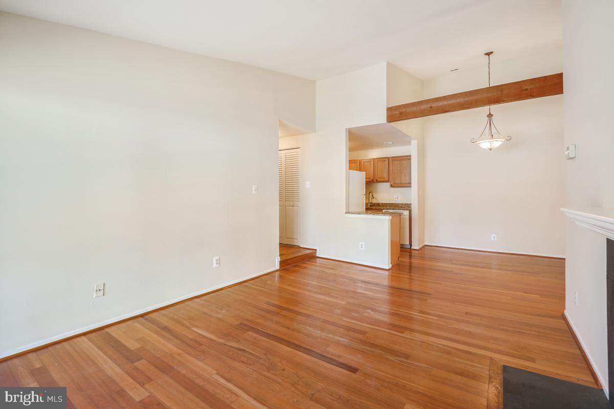 FARMINGDALE - Residential