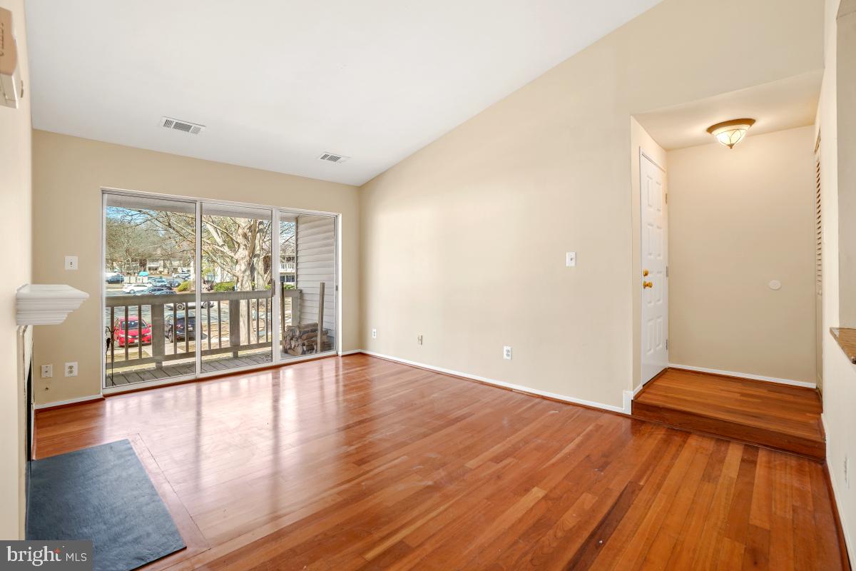 FARMINGDALE - Residential