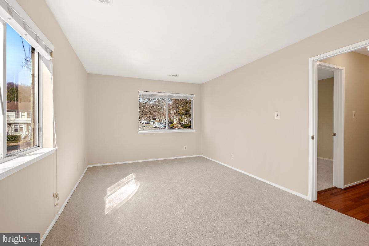 FARMINGDALE - Residential