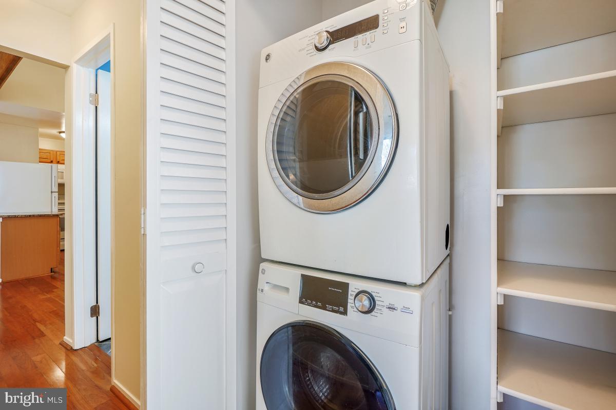 FARMINGDALE - Residential