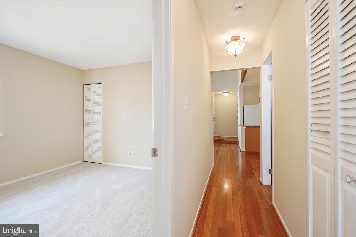 FARMINGDALE - Residential