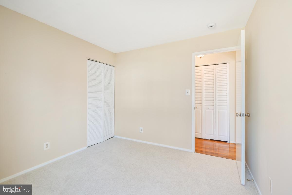 FARMINGDALE - Residential