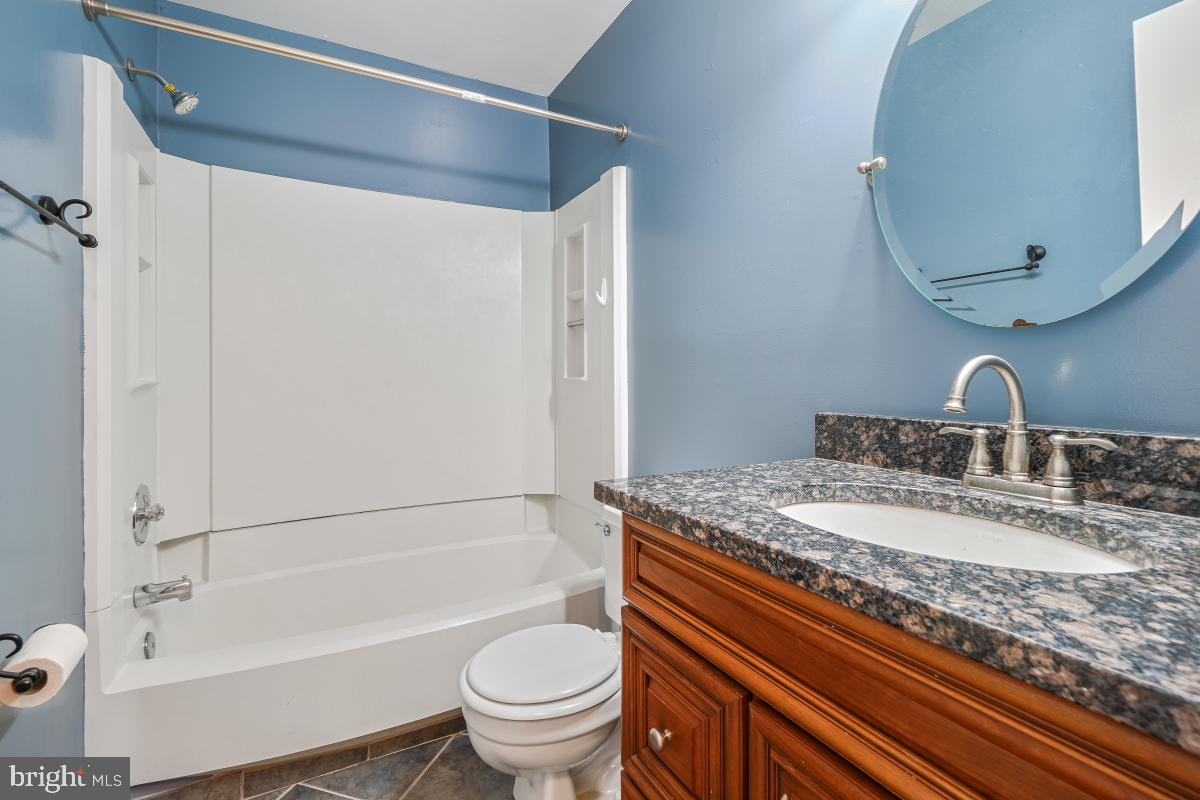 FARMINGDALE - Residential