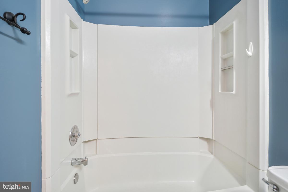 FARMINGDALE - Residential