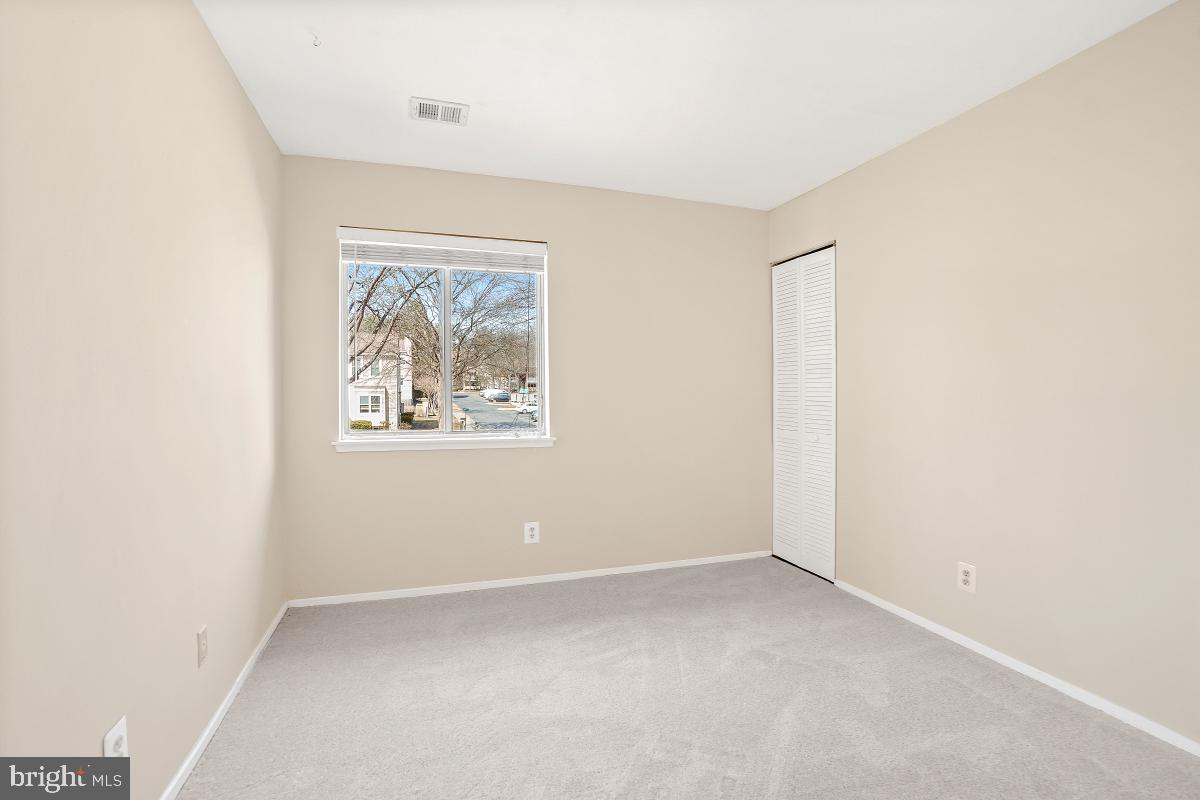 FARMINGDALE - Residential