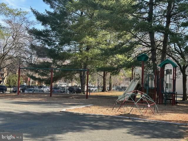 FARMINGDALE - Residential