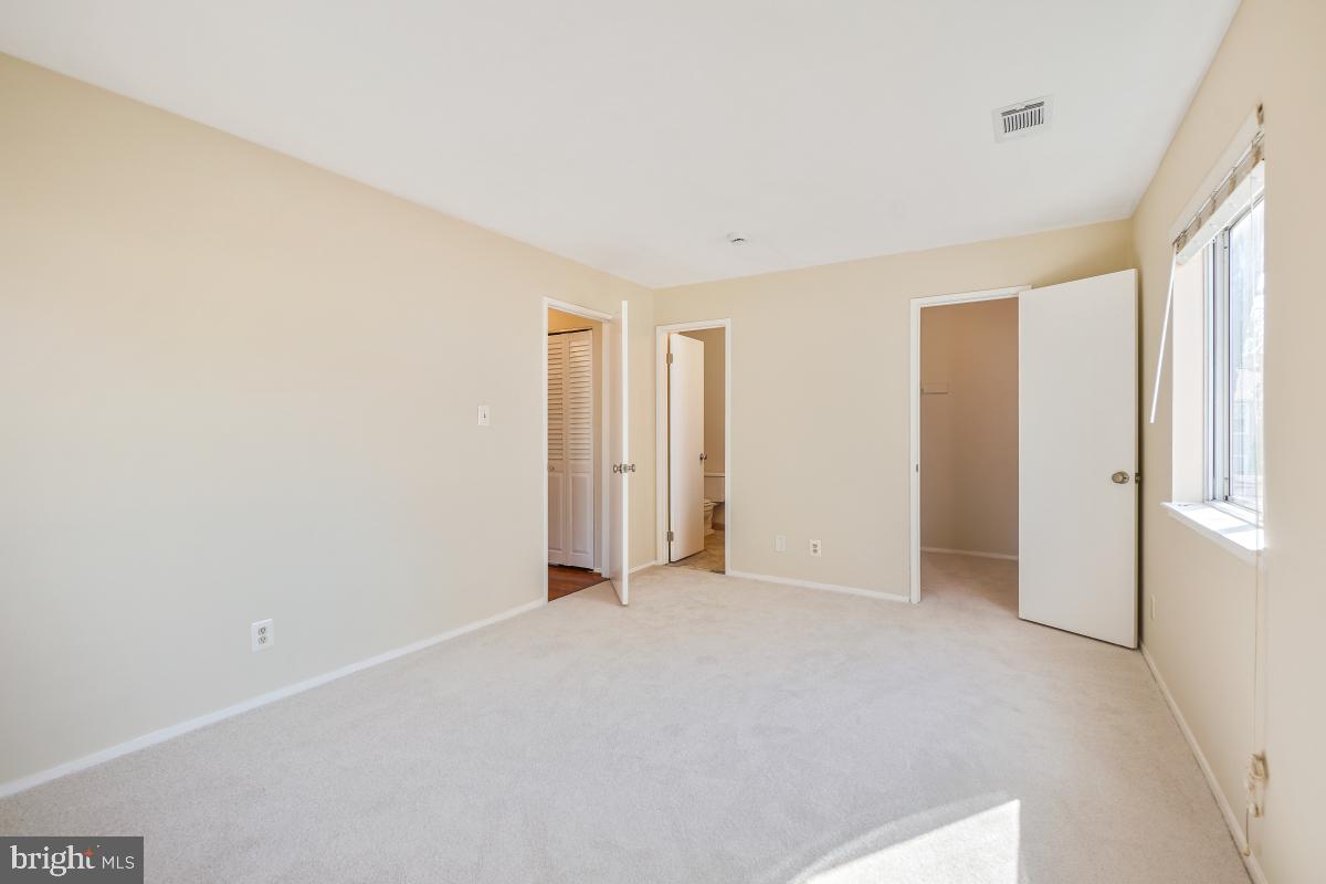 FARMINGDALE - Residential