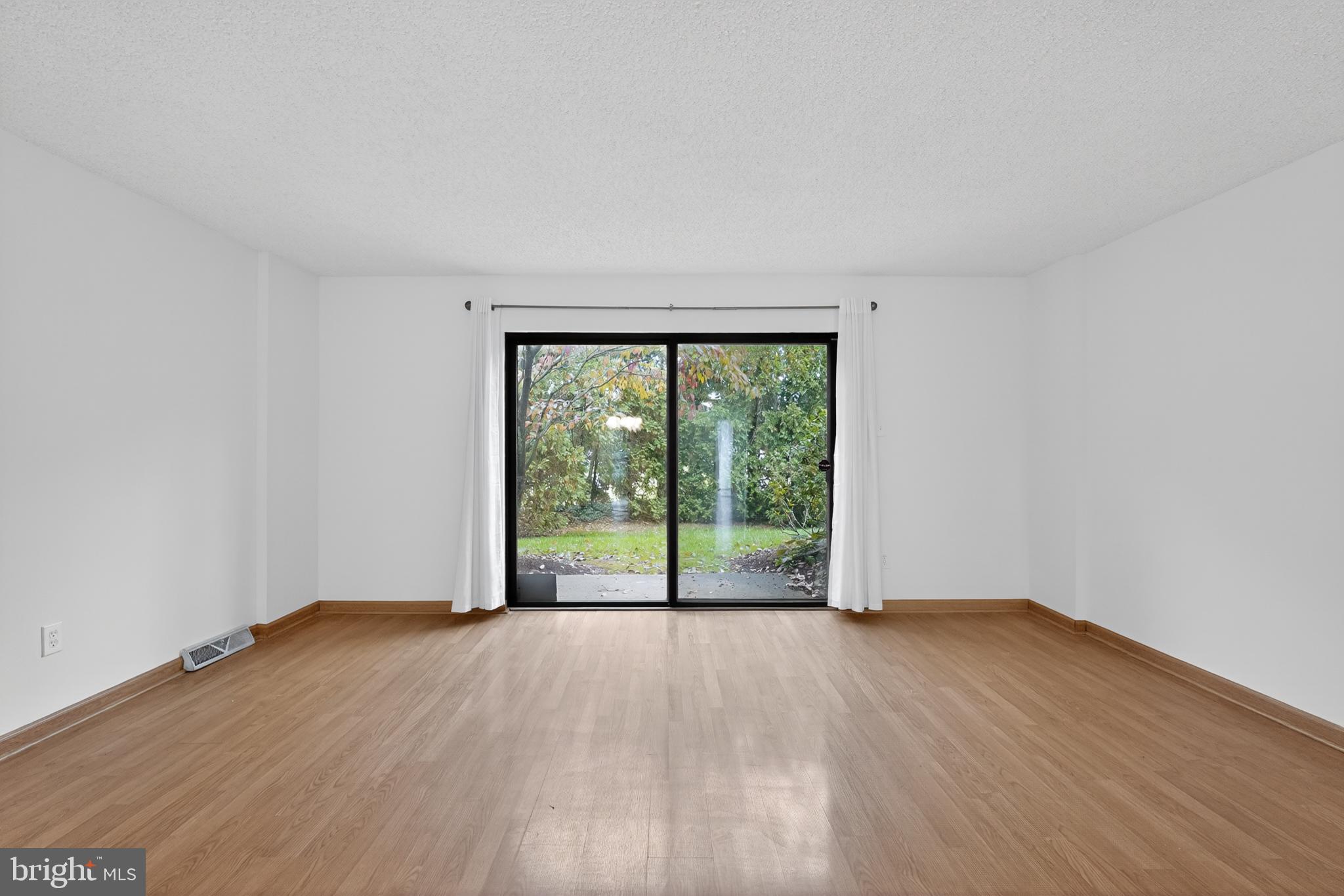 PUTNAM VIL - Residential