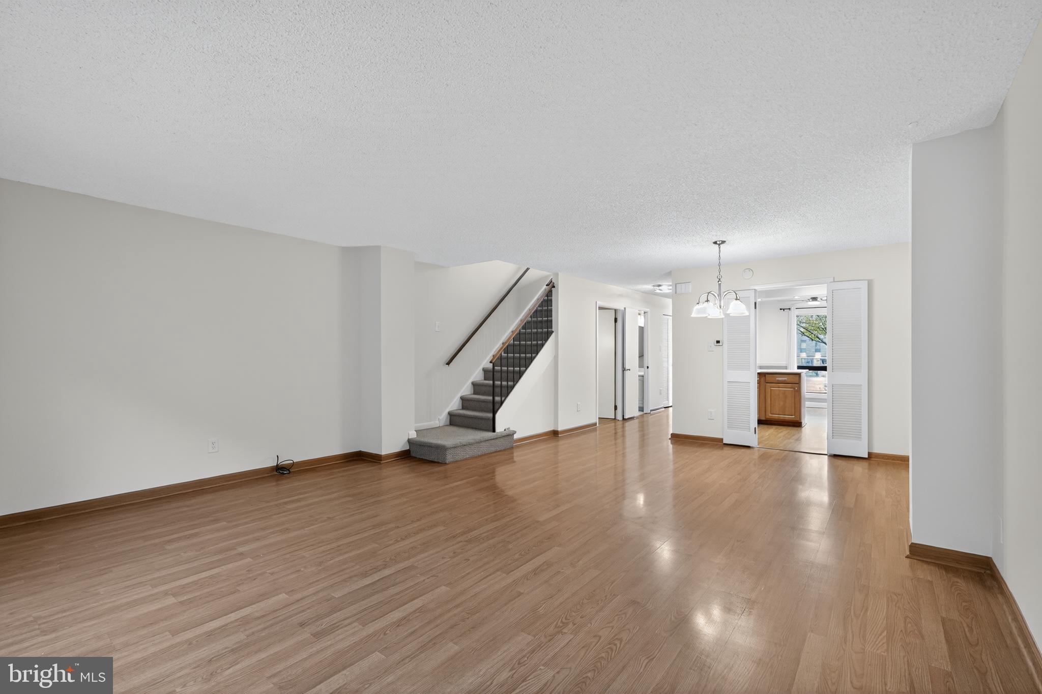 PUTNAM VIL - Residential