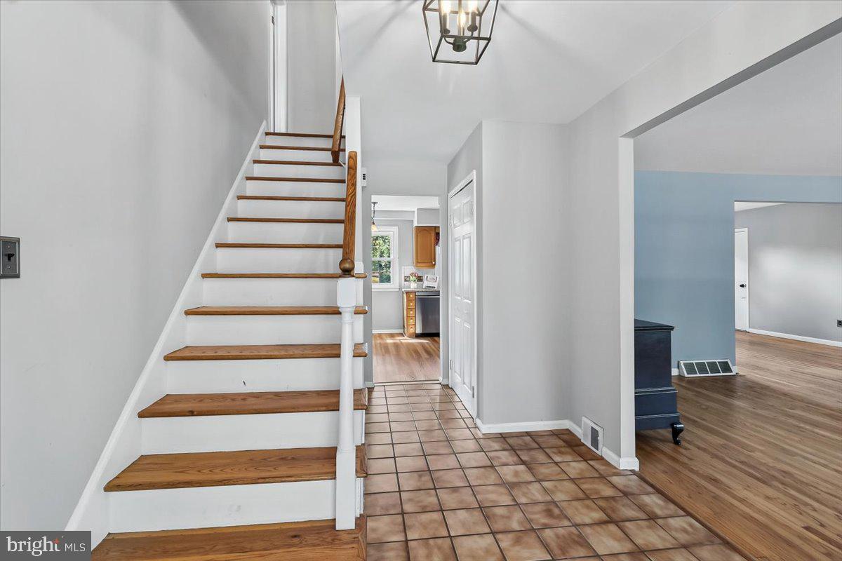 1532 ANNE DRIVE