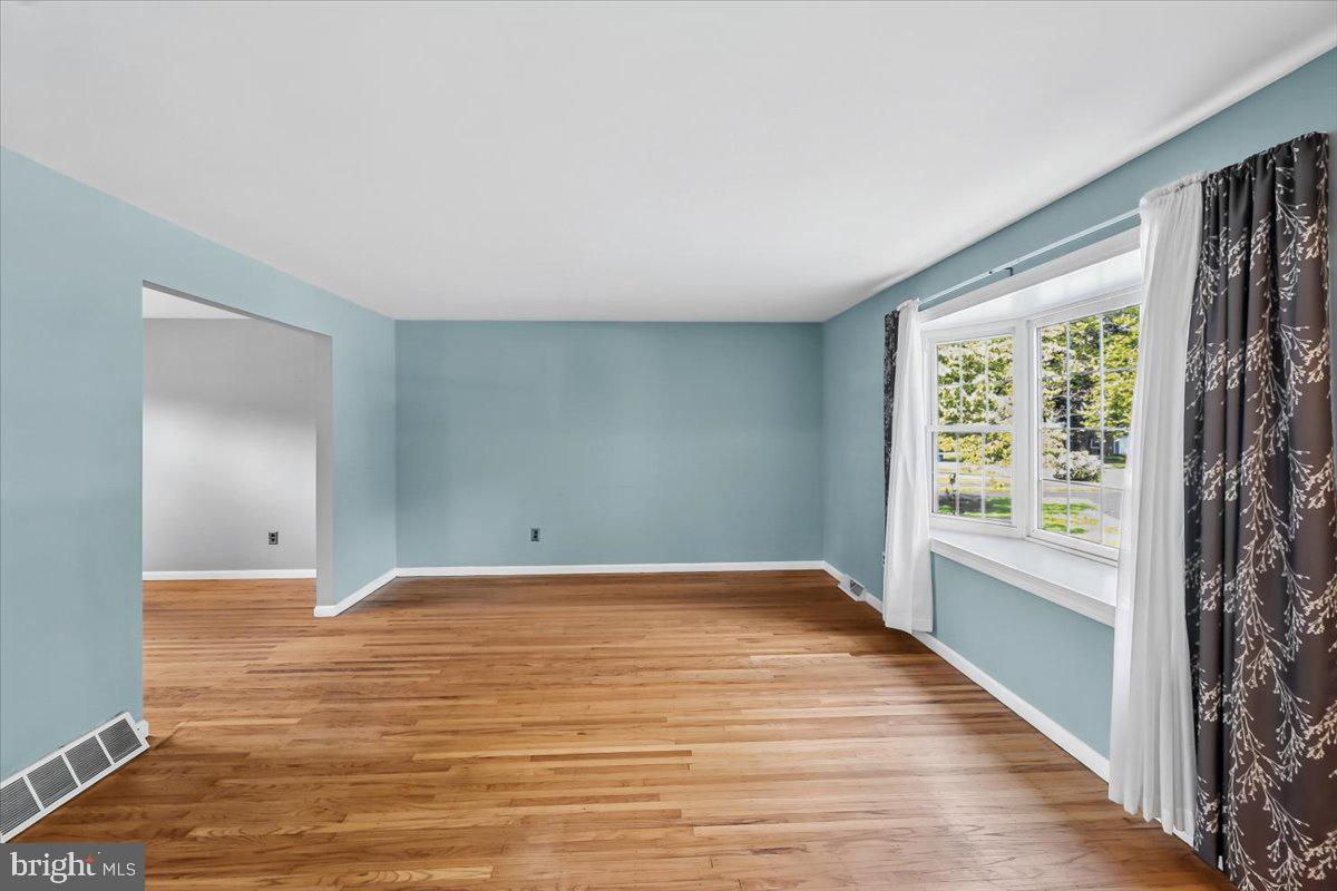 1532 ANNE DRIVE
