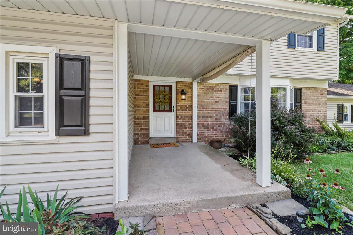 1532 ANNE DRIVE