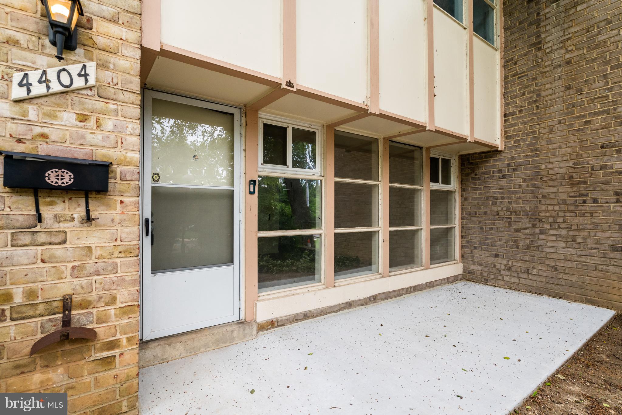 4404 FOREST GLEN COURT