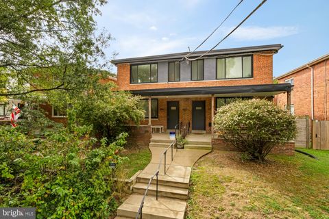 215 HAWAII AVENUE NE WASHINGTON DC 20011