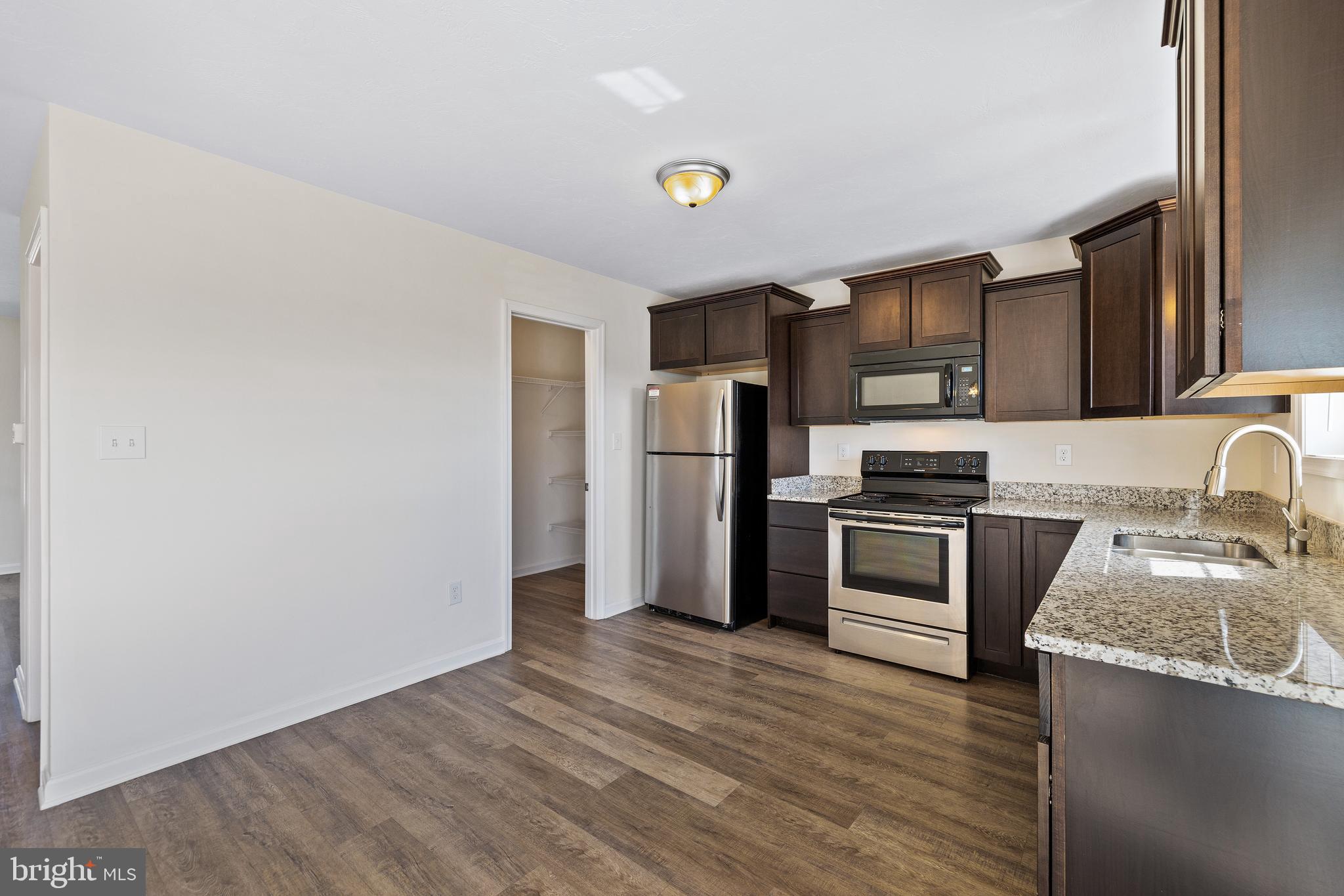 FRANKLIN SQUARE - Residential Lease