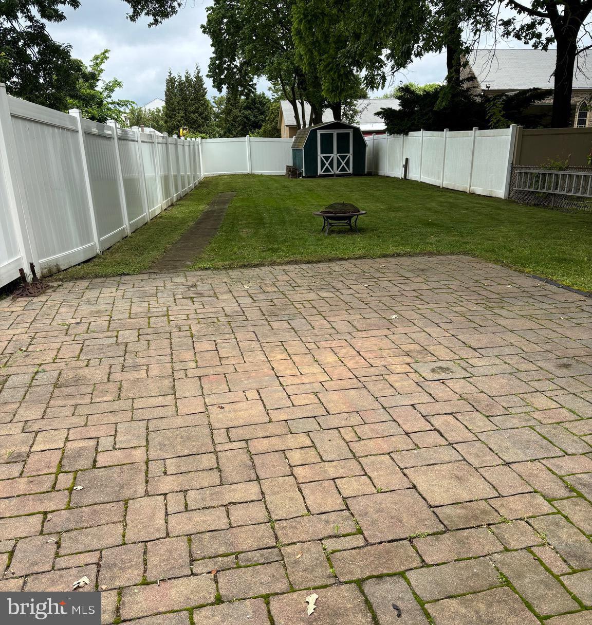 ROXBOROUGH - Residential