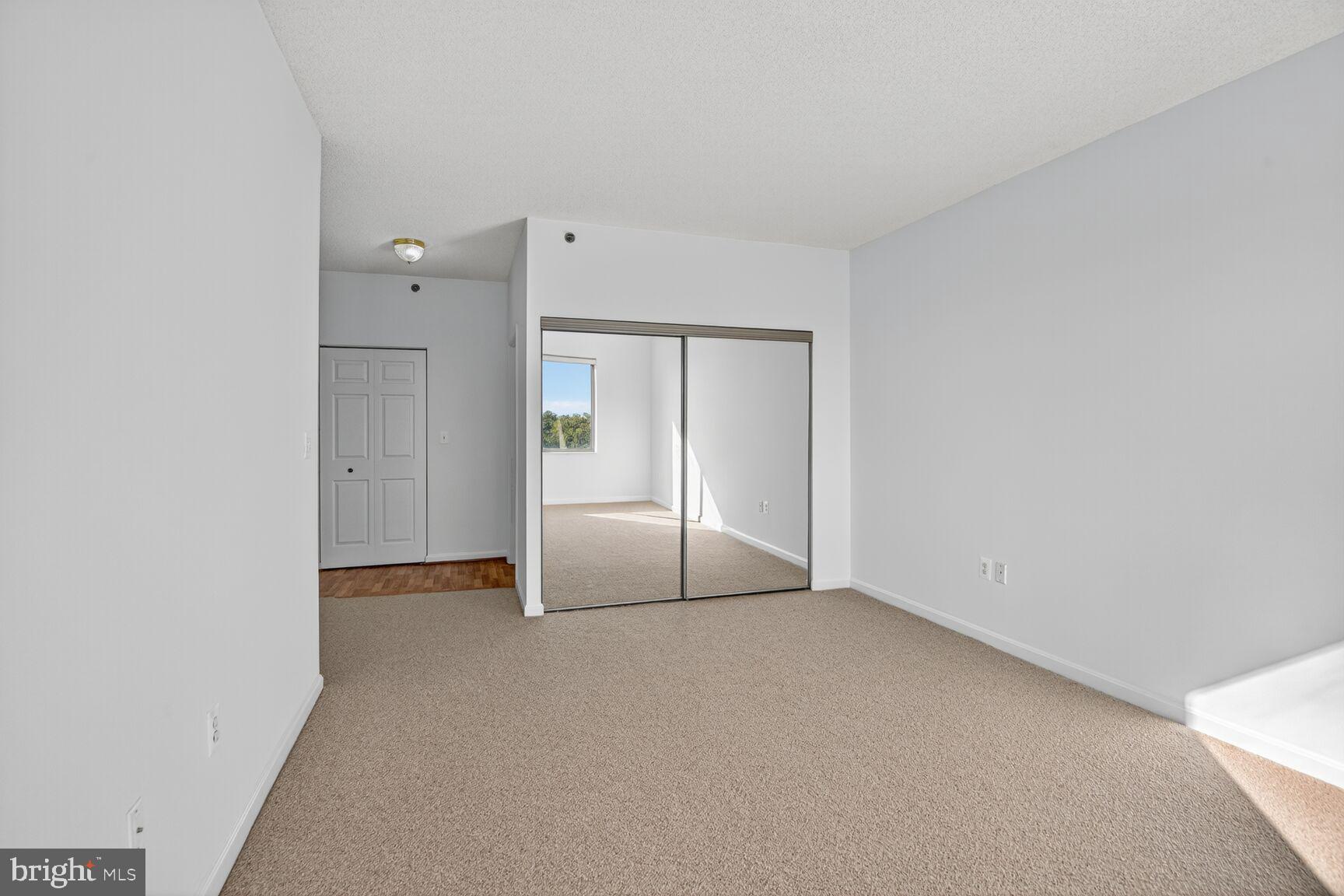 VANTAGE POINT EAST @ LEISURE WORLD - Residential