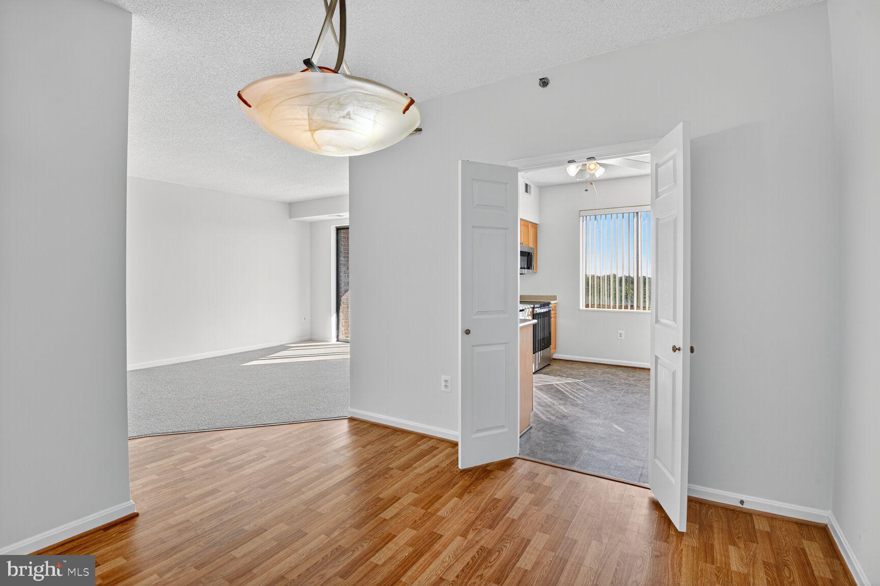 VANTAGE POINT EAST @ LEISURE WORLD - Residential
