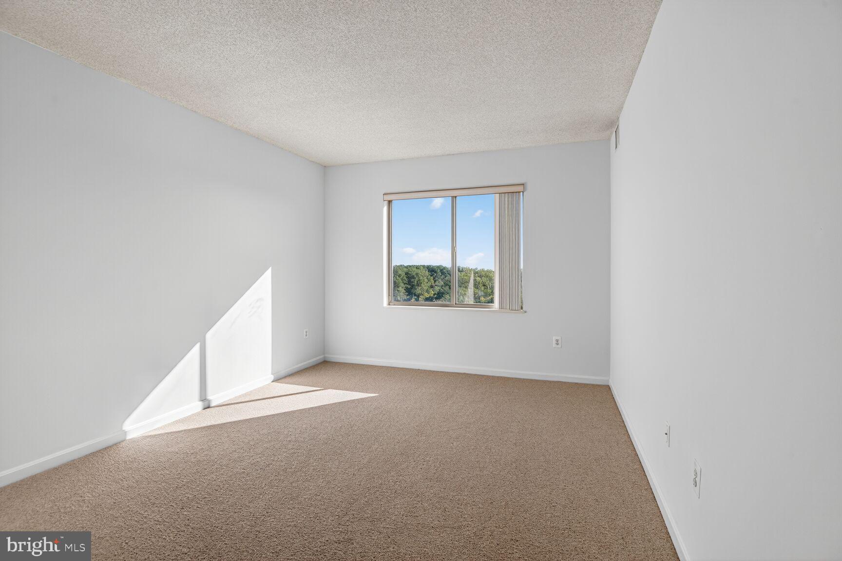 VANTAGE POINT EAST @ LEISURE WORLD - Residential