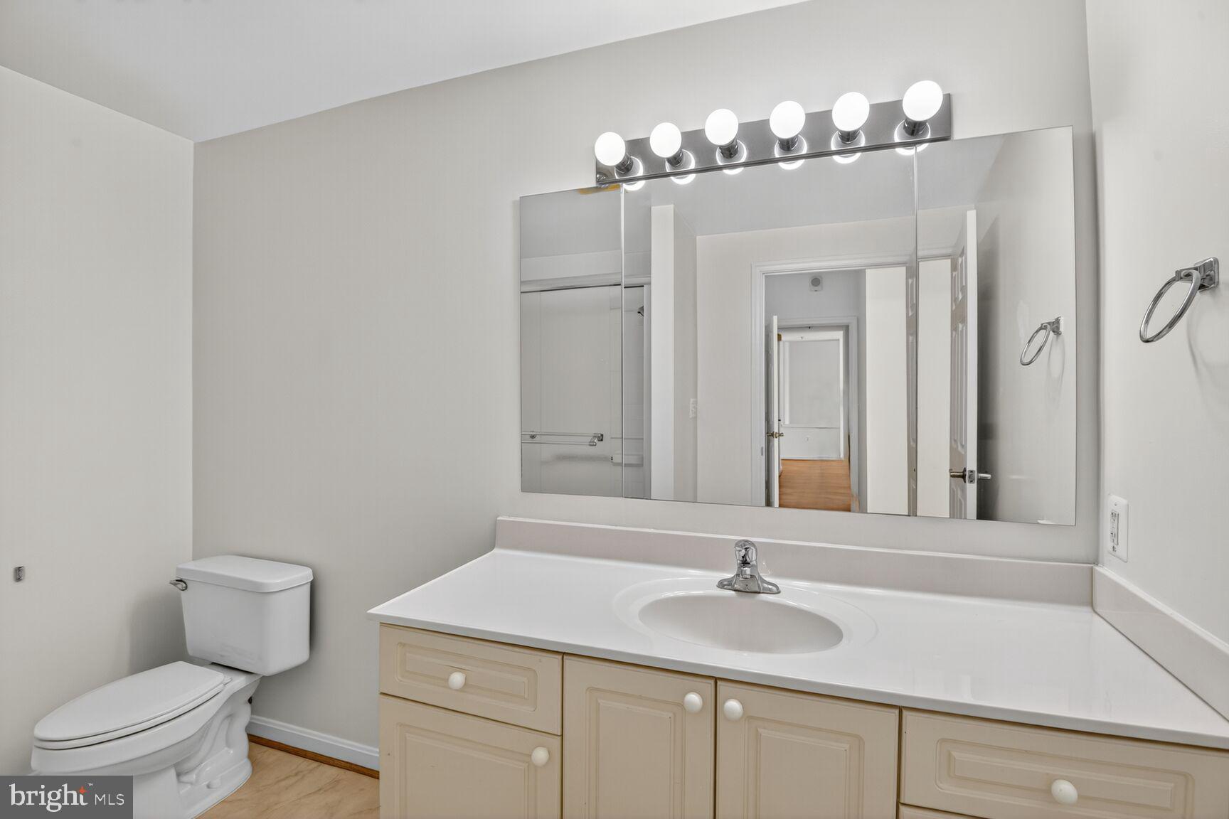 VANTAGE POINT EAST @ LEISURE WORLD - Residential