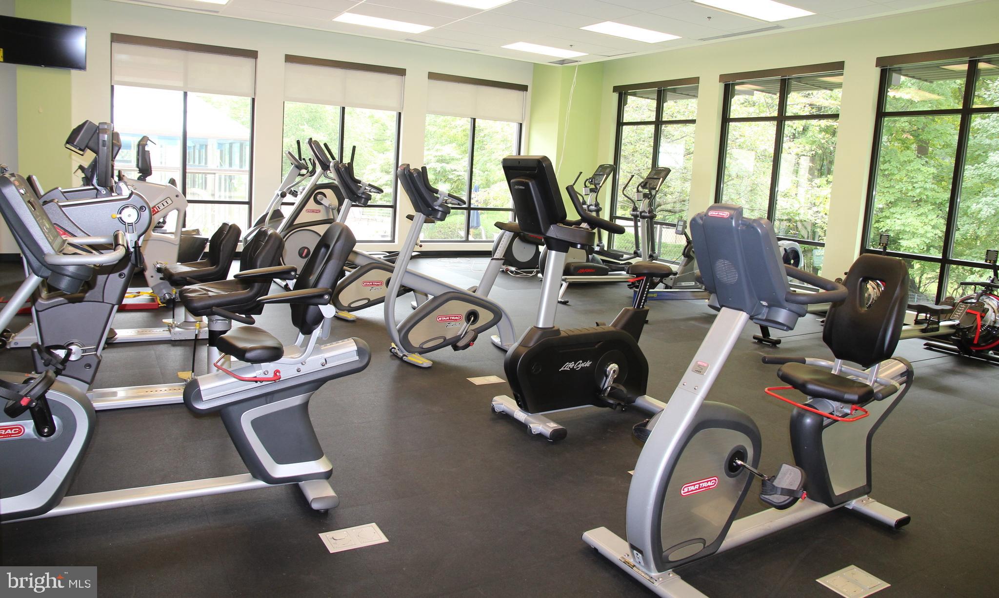 VANTAGE POINT EAST @ LEISURE WORLD - Residential