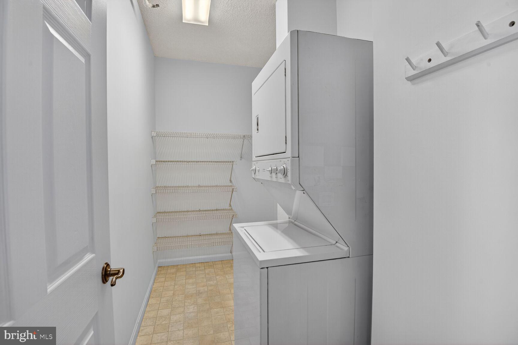 VANTAGE POINT EAST @ LEISURE WORLD - Residential