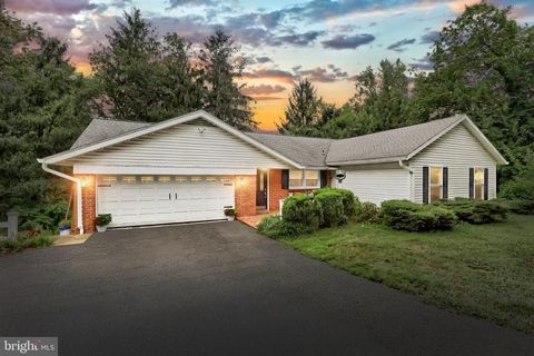 1506 CRESTLYN ROAD YORK PA 17403