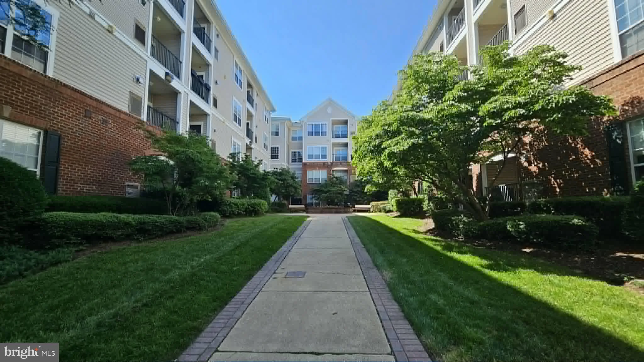 4862 Eisenhower Avenue Unit 158