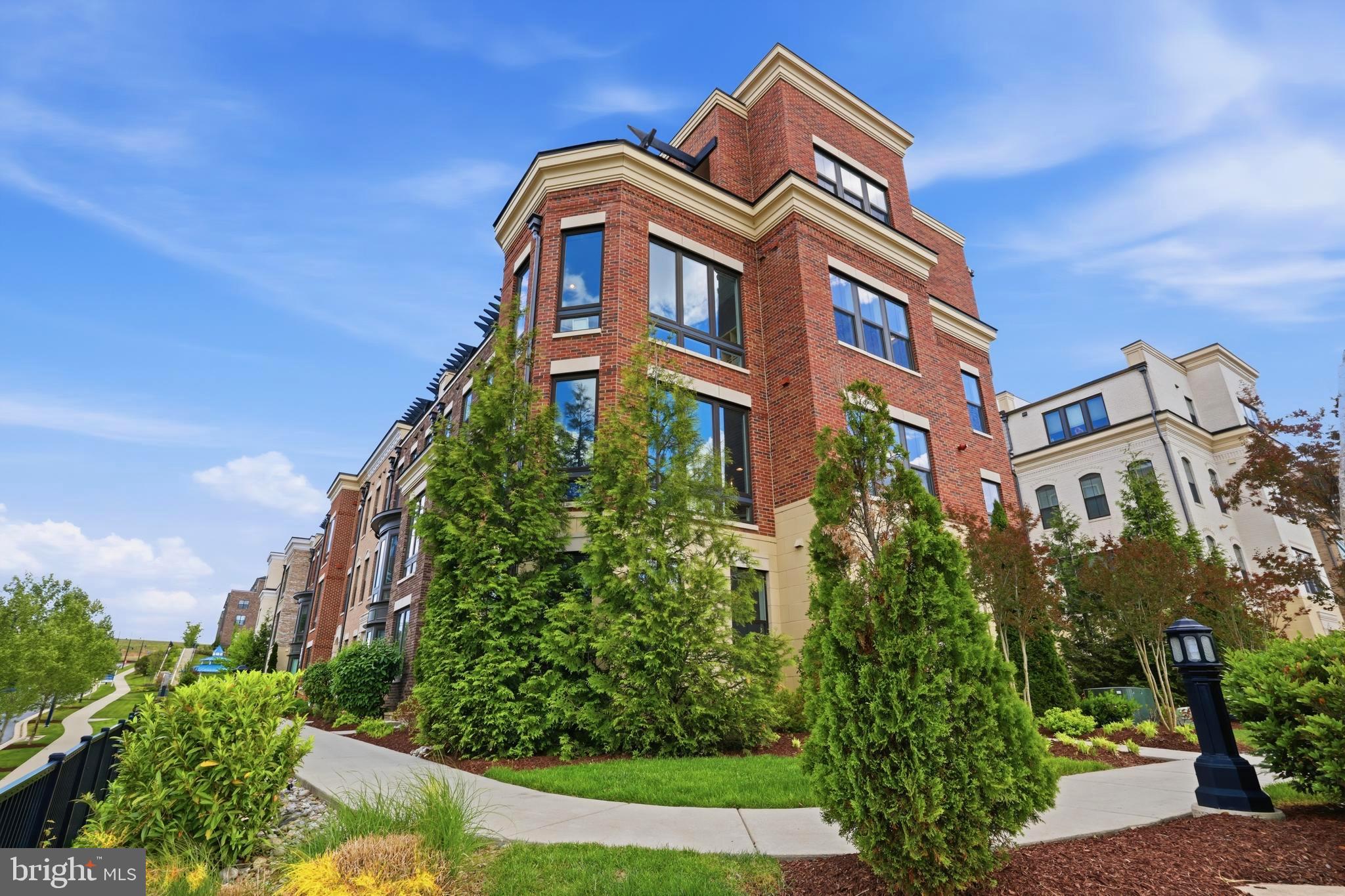 500 RIVERSAIL LANE 438