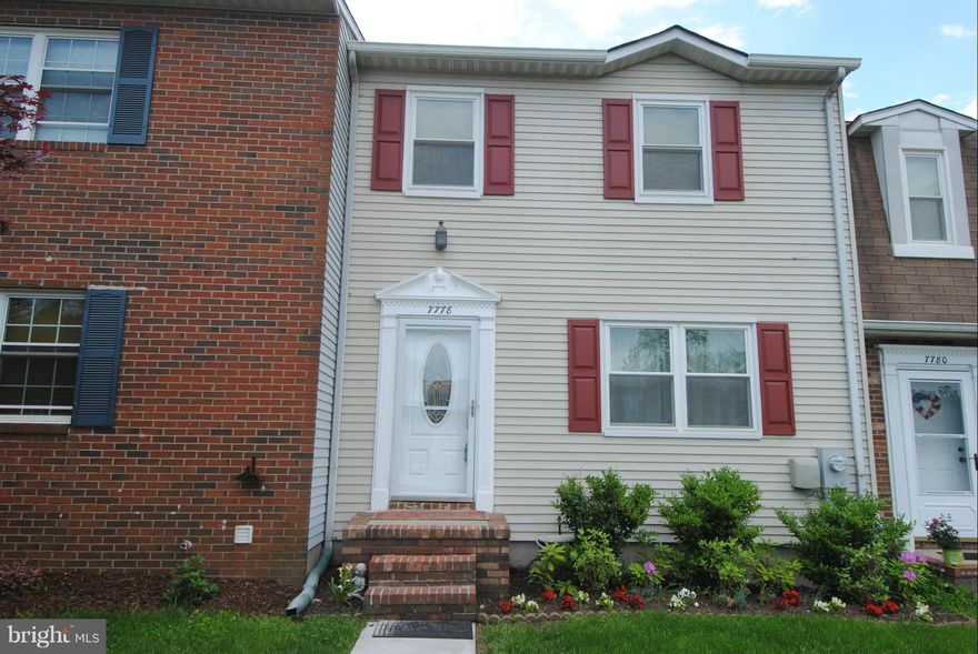 Spacious 3 Bedroom 2.5 bath townhome in Stoneybrook Village. Home features brand new baths and kitchen with granite and stainless steel appliances. Tons of closet space and spacious bedrooms, new carpet, fresh paint, New outdoor AC unit and 2 year old HVAC system make this home a gem. Home has fully fenced rear yard with deck. Brand new windows w/ transferring warranty.