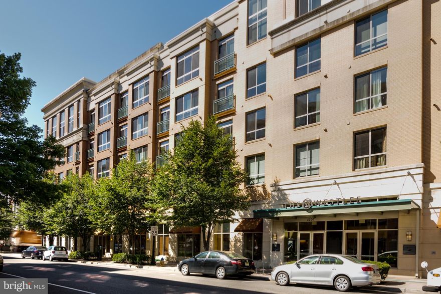 1 BEDROOM PLUS DEN *** ALMOST 900 SF OF LIVING SPACE ***  ONLY 1/4 MILE FROM METRO *** GREAT WALKABILITY *** This 1 bedroom plus den condo was built with stylish, modern living in mind  *  NEW Wood floors throughout * tall ceilings * lots of natrual light * granite counters and stainless appliances * spacious closets **  LOCATION - Excellent, with I-66 and Metro both 1/4 mile away * Restaurants and shops right out your doorstep * New Harris Teeter just 1 mile down the road  ** AMENITIES - Excellent with fitness center, community room, office, and 24 hr friendly concierge service **  PARKING - 1 reserved underground parking space included in the rent ** PETS - Cats only please ** AVAILABLE - Early July.