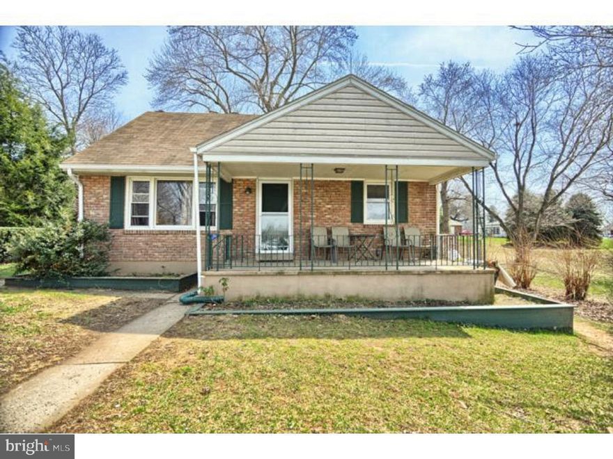 Great Investment Property.  Priced to sell with room to fix up and make some money.  Don't miss out!!