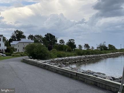 FRANKLIN MANOR BEACH - Residential Lease