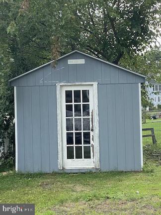 FRANKLIN MANOR BEACH - Residential Lease