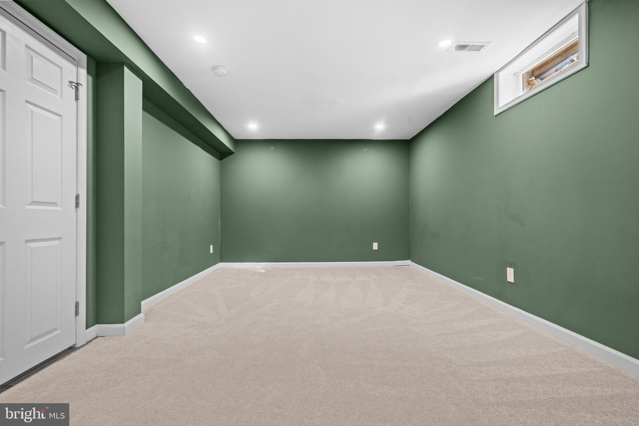 COURTS OF TYSONS - Residential